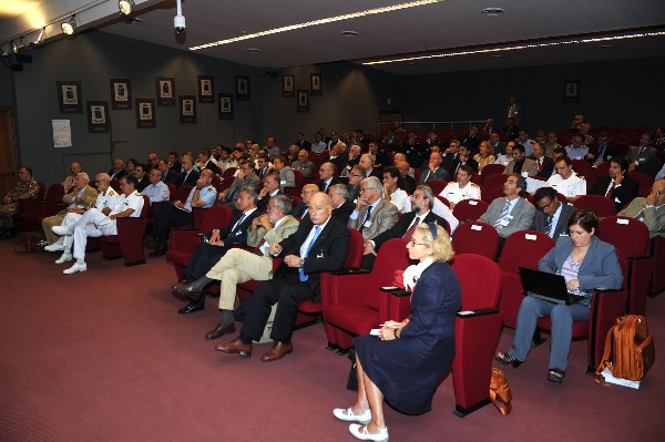Audience members join together for the chapter�s September conference on future radar technologies.